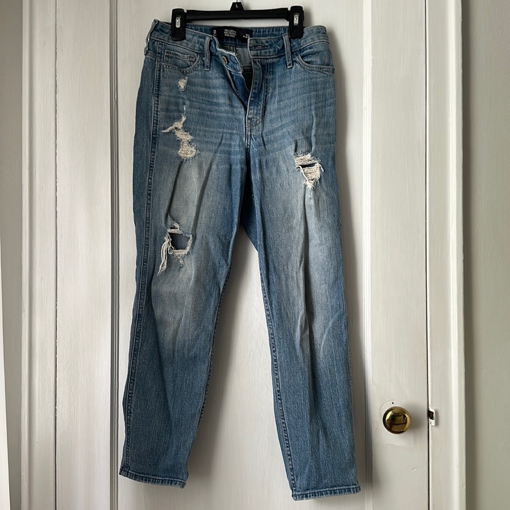 HOLLISTER High Rise Girlfriend Jeans!! SIZE 24